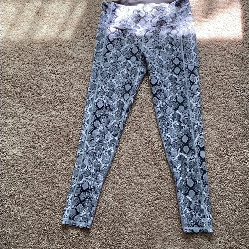 Victoria Secret Knockout leggings with pockets!